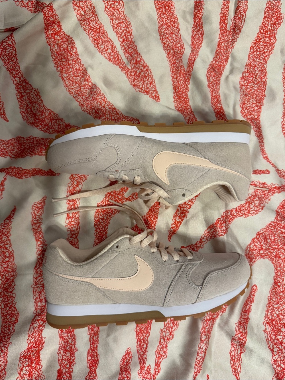 Nike Women’s  Running Md runner2 SE Guava Ice Gum